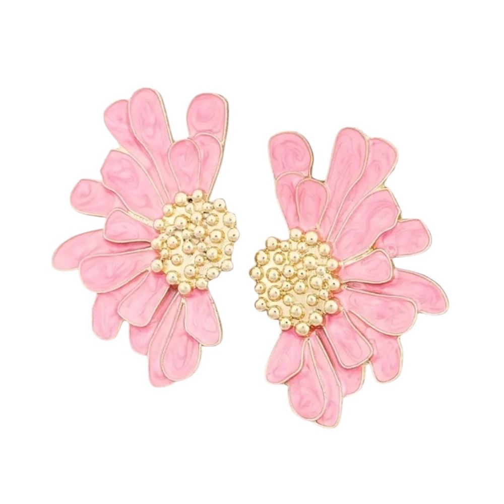 Exquisite Pink Flower Design Stud Earrings